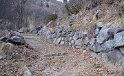 55 Si cammina su antichi selciati...